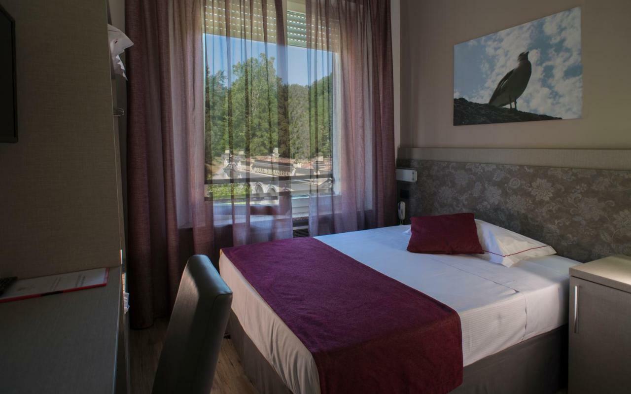 Hotel Salus Sant'Andrea Bagni الغرفة الصورة