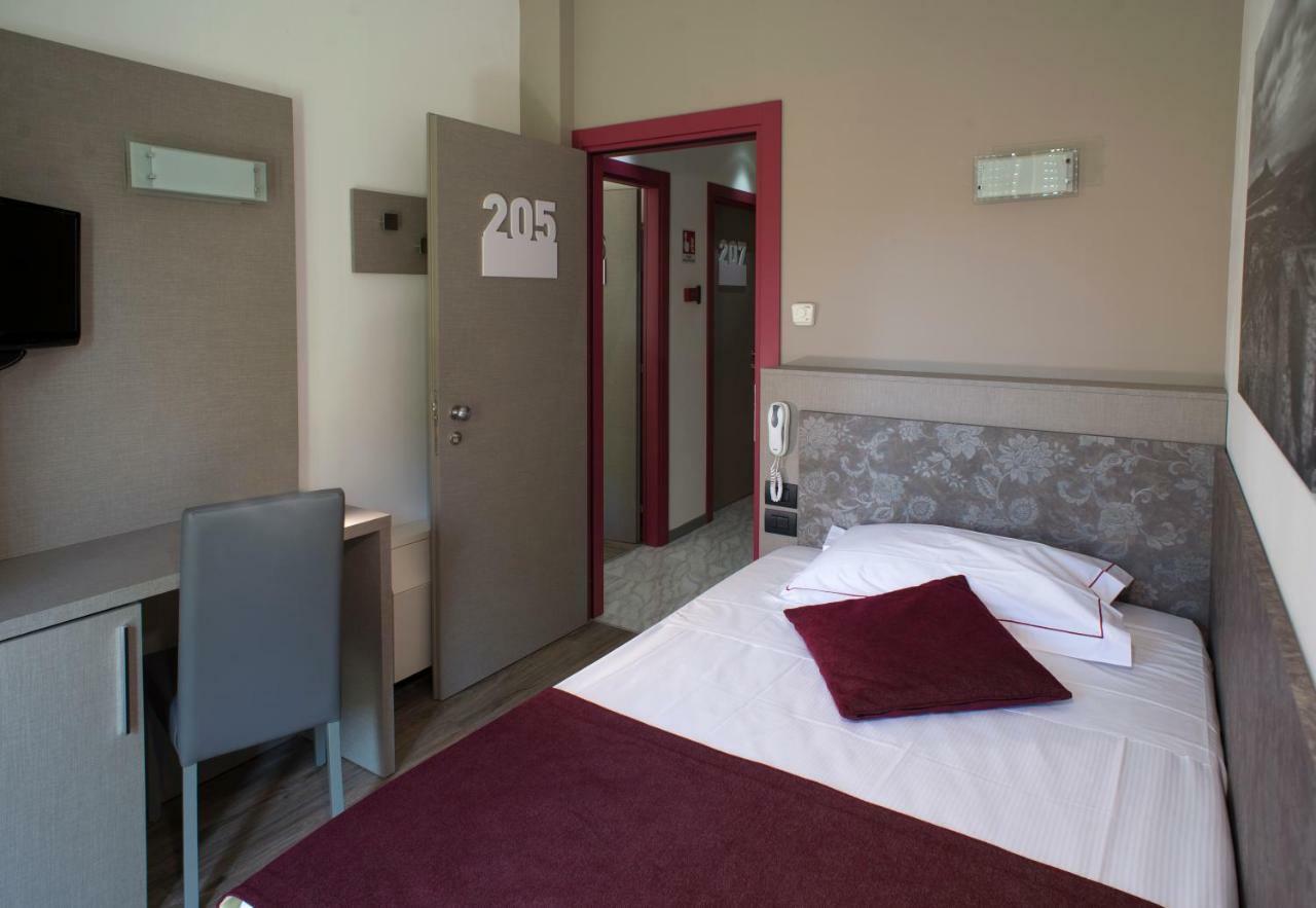 Hotel Salus Sant'Andrea Bagni الغرفة الصورة
